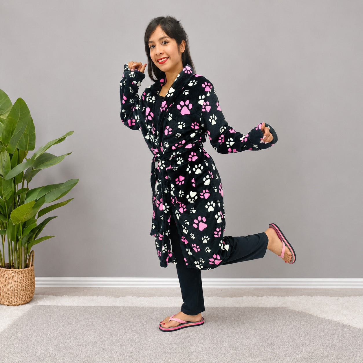 Bata estampada levantadora térmica para dama pijama huellas fucsia