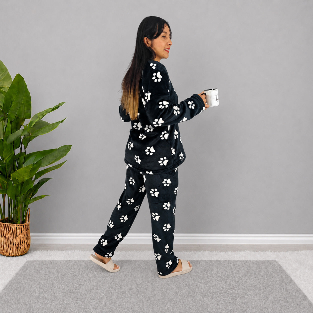 Pijama estampada Negro Huellas termica dos piezas sencilla para dama
