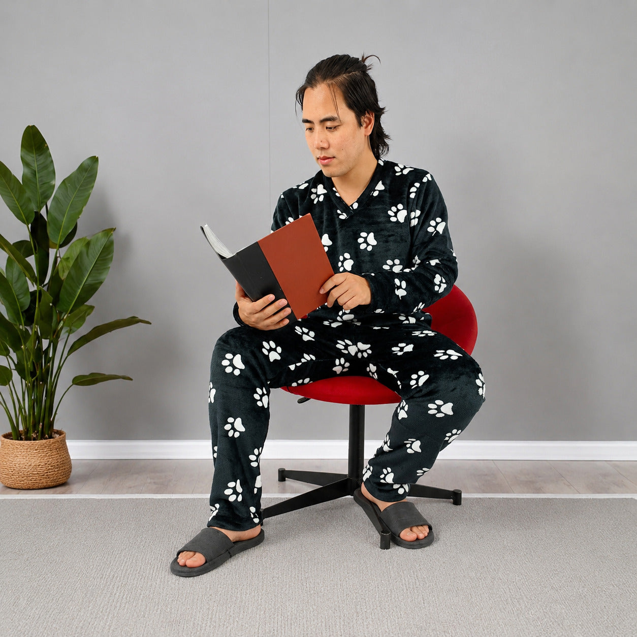 Pijama Térmica Dos Piezas estampada Negro Huellas Blancas Sencilla Para Hombre