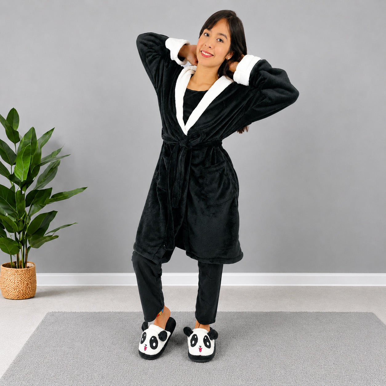 Bata levantadora unicolor y estampada térmica para dama negro cuello blanco