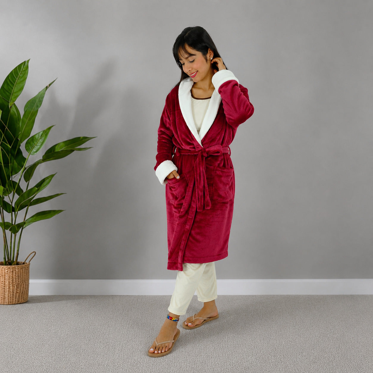 Bata para dama levantadora vinotinto cuello blanco térmica unicolor